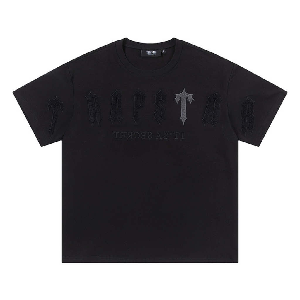 Trapstar Decoded Arch Triple Black Kurzes Set: Stylisches Streetwear Outfit Herren
