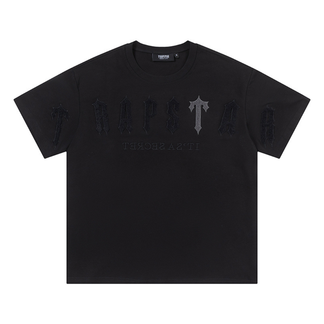 Trapstar Decoded Arch Triple Black Kurzes Set: Stylisches Streetwear Outfit Herren
