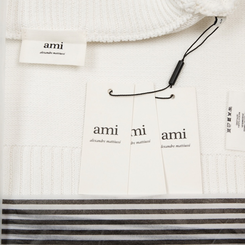 Eleganter AMI Paris Pullover: Zeitloses Design, Hohe Qualität, Vielseitiger Parisianer Stil