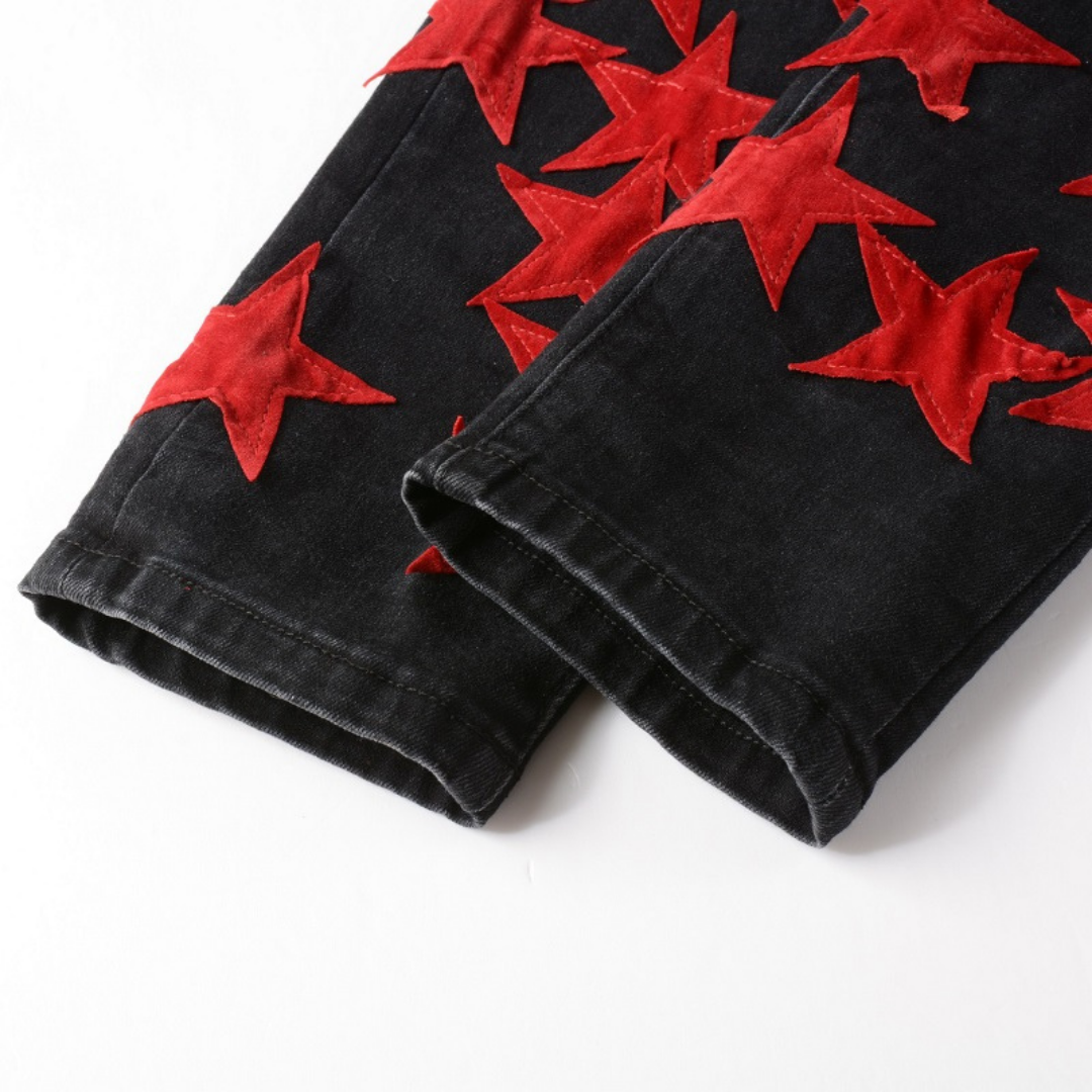 Amiri Rote Sternen-Patch Jeans: Luxuriöse Designer-Denim für Rock'n'Roll-Stil