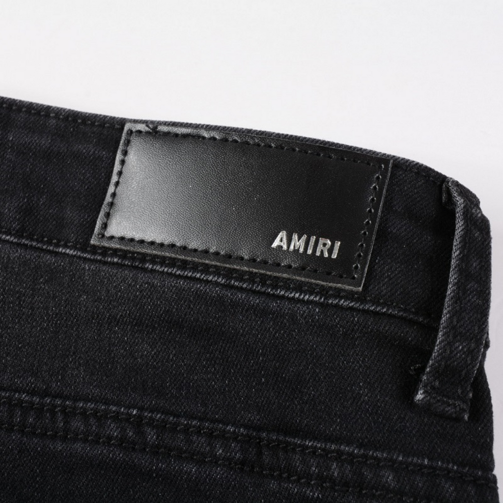 Amiri Luxus Denim Jeans: Auffällige Patches, Risse, Slim Fit Designer Stil