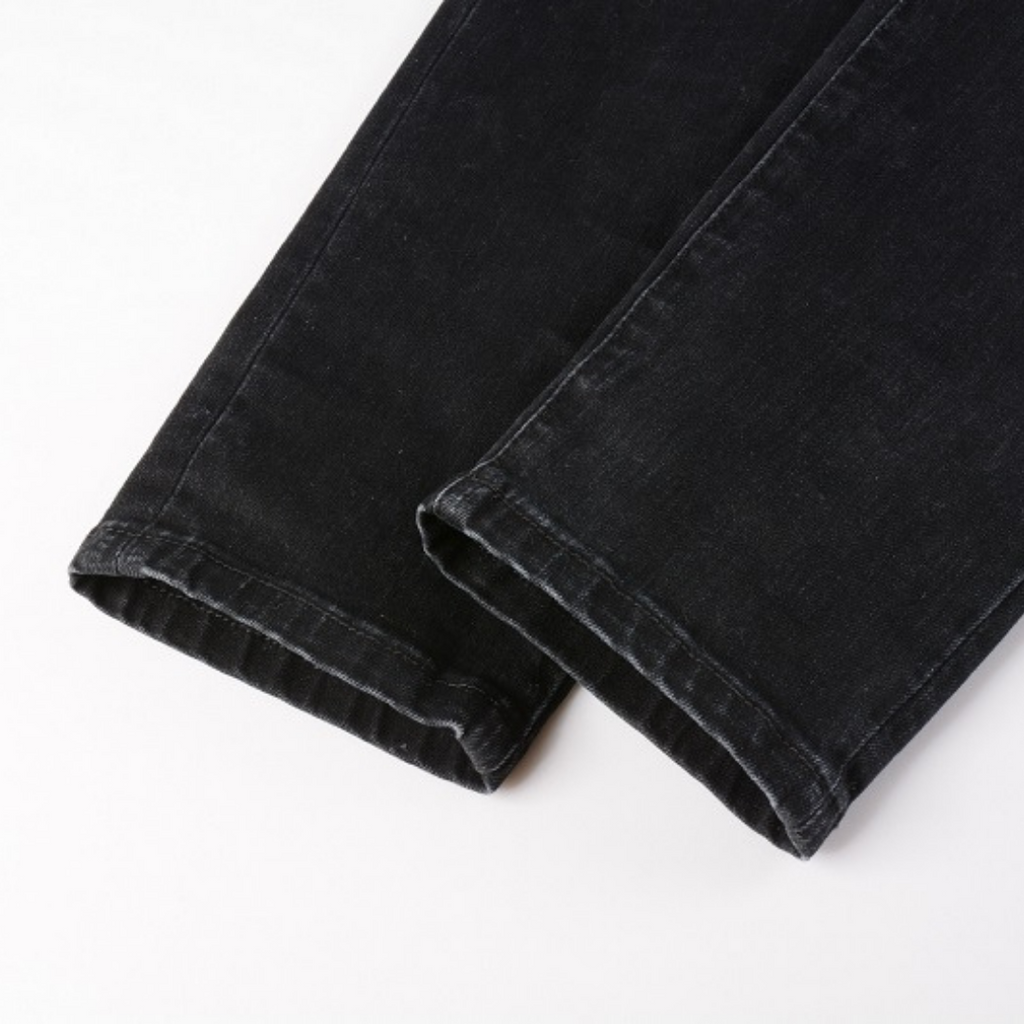 Amiri Bandana Logo Distressed Jeans: Luxuriöse Designer-Denim für Rock-Chic-Streetwear