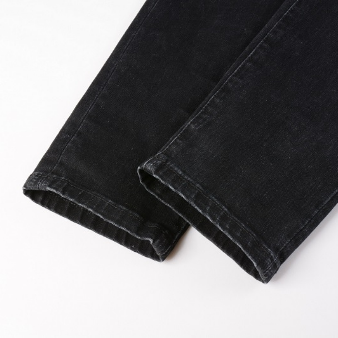 Amiri Bandana Logo Distressed Jeans: Luxuriöse Designer-Denim für Rock-Chic-Streetwear