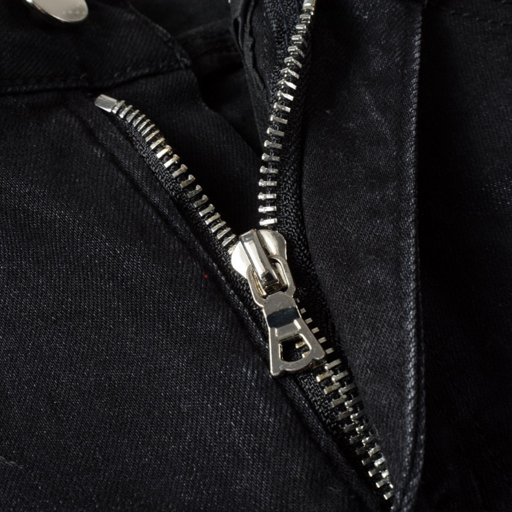 Amiri Camouflage Patch Jeans: Luxuriöse Designer Denim im Rock'n'Roll Stil