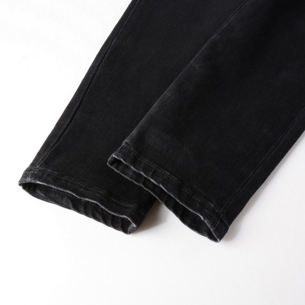 Amiri Camouflage Patch Jeans: Luxuriöse Designer Denim im Rock'n'Roll Stil