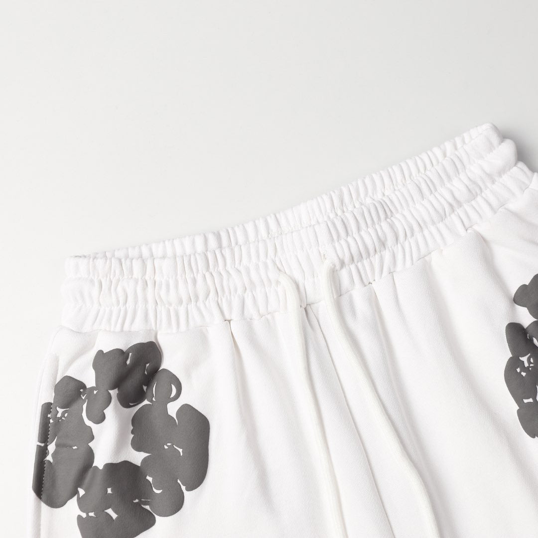 Denim Tears Stylisches Weiß-Graues Short-Set: Cooler Look für entspannte Tage
