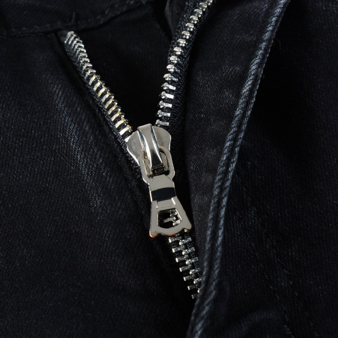 Amiri Herren Blaue Patch Jeans: Luxuriöse Denim Streetwear mit Stil