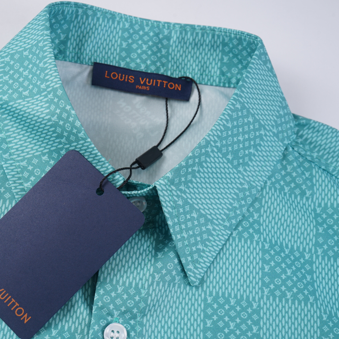 Louis Vuitton Monogramm Set: Edles T-Shirt & Shorts für luxuriösen Freizeit-Stil