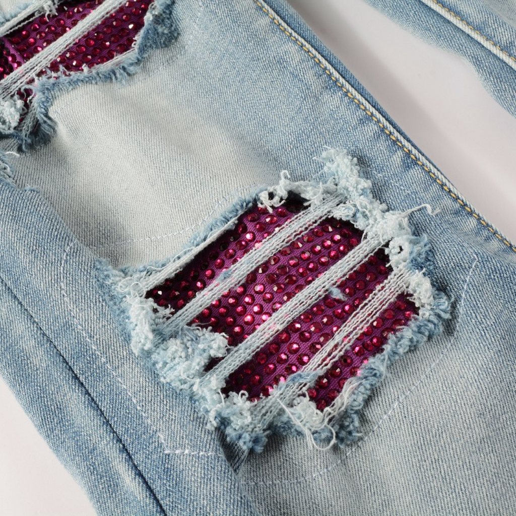 Amiri Rote Diamant-Patch Jeans: Luxuriöse Designer Denim mit Stretch Slim Fit