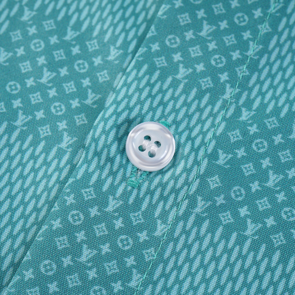 Louis Vuitton Monogramm Set: Edles T-Shirt & Shorts für luxuriösen Freizeit-Stil