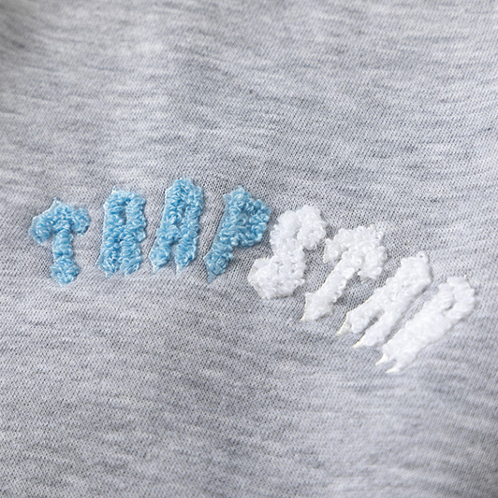 Trapstar Irongate Arch Ice Chenille Trainingsanzug Grau – Luxuriöser Freizeit-Zweiteiler Herren