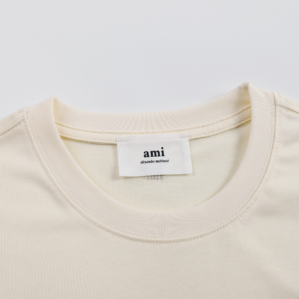 AMI Paris Herz-Logo Baumwoll-T-Shirt Unisex – Zeitlos Elegant & Komfortabel