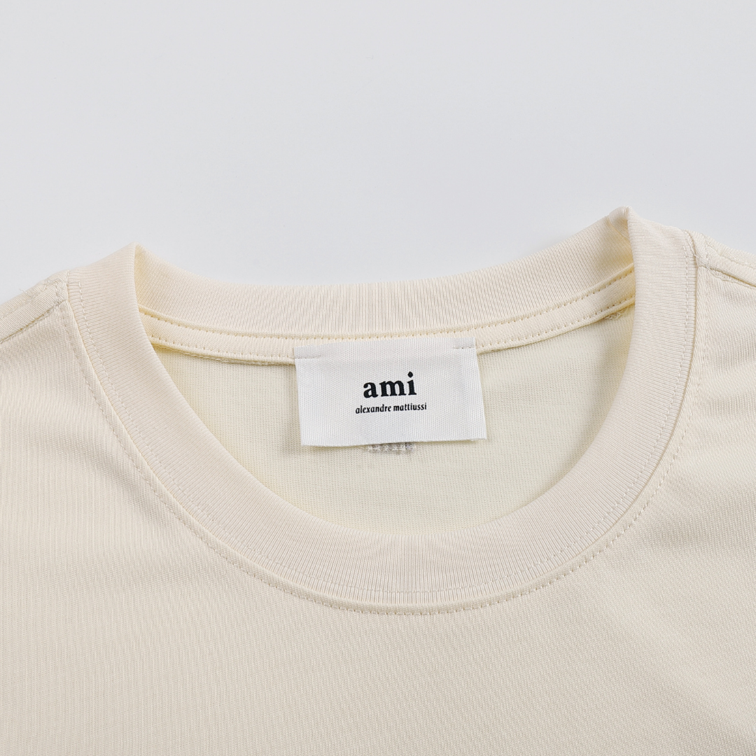 AMI Paris Herz-Logo Baumwoll-T-Shirt Unisex – Zeitlos Elegant & Komfortabel