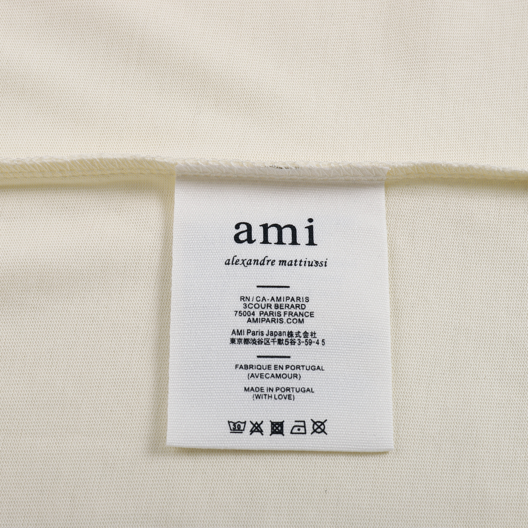 AMI Paris Herz-Logo Baumwoll-T-Shirt Unisex – Zeitlos Elegant & Komfortabel