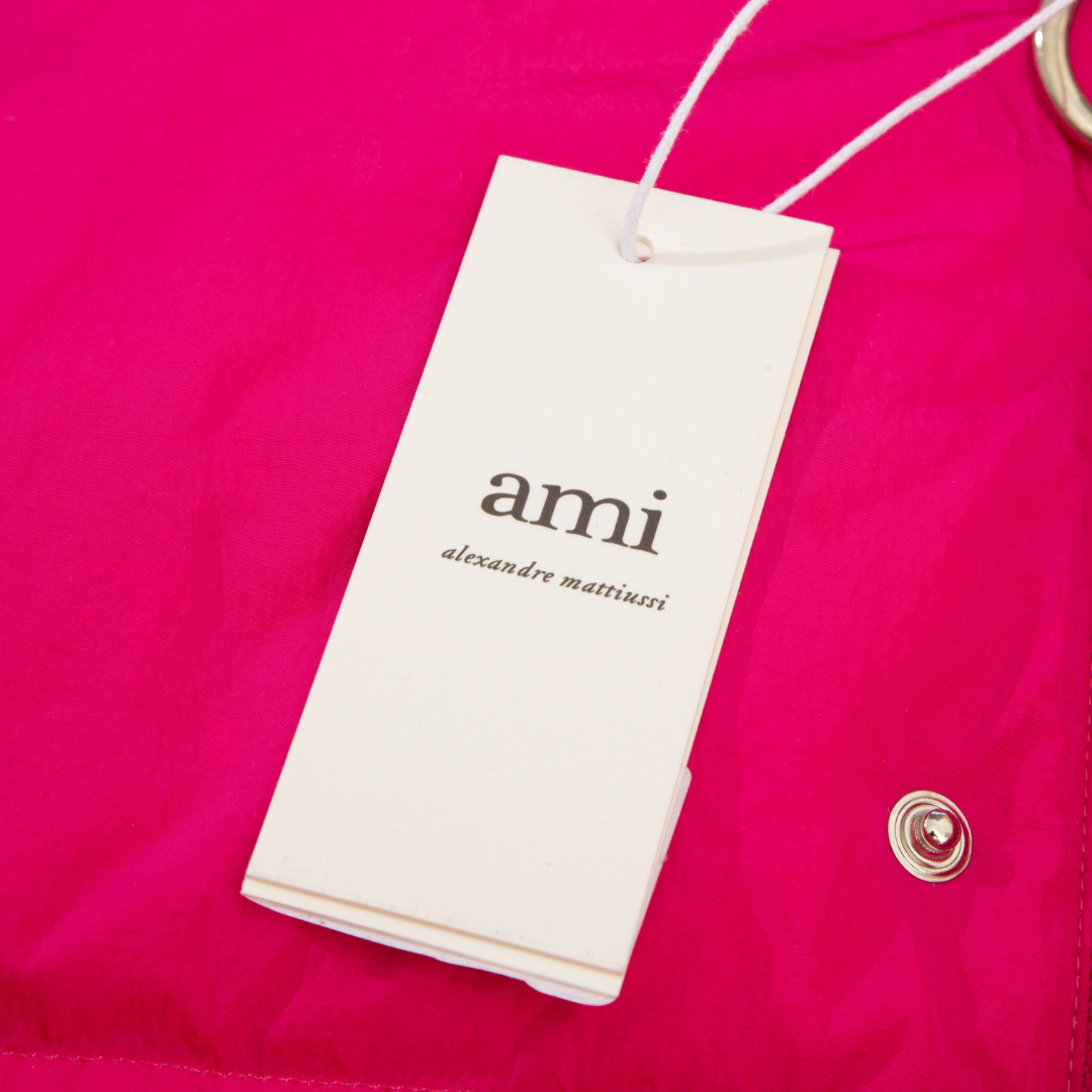Luxuriöse AMI Paris Damen Rosa Pufferjacke: Trendige Wärme für Stilbewusste