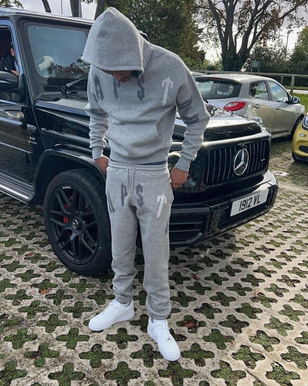 Trapstar Decoded Arch 2.0 Grauer Trainingsanzug: Urbaner Style für Komfort & Auftritt