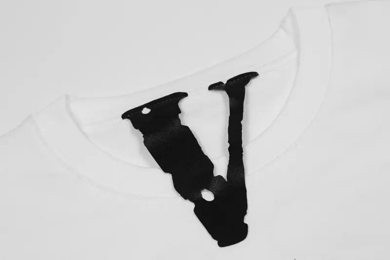 V-LONE The Woo T-Shirt: Lässiges Baumwoll-Shirt mit Statement-Print für Streetwear-Fans