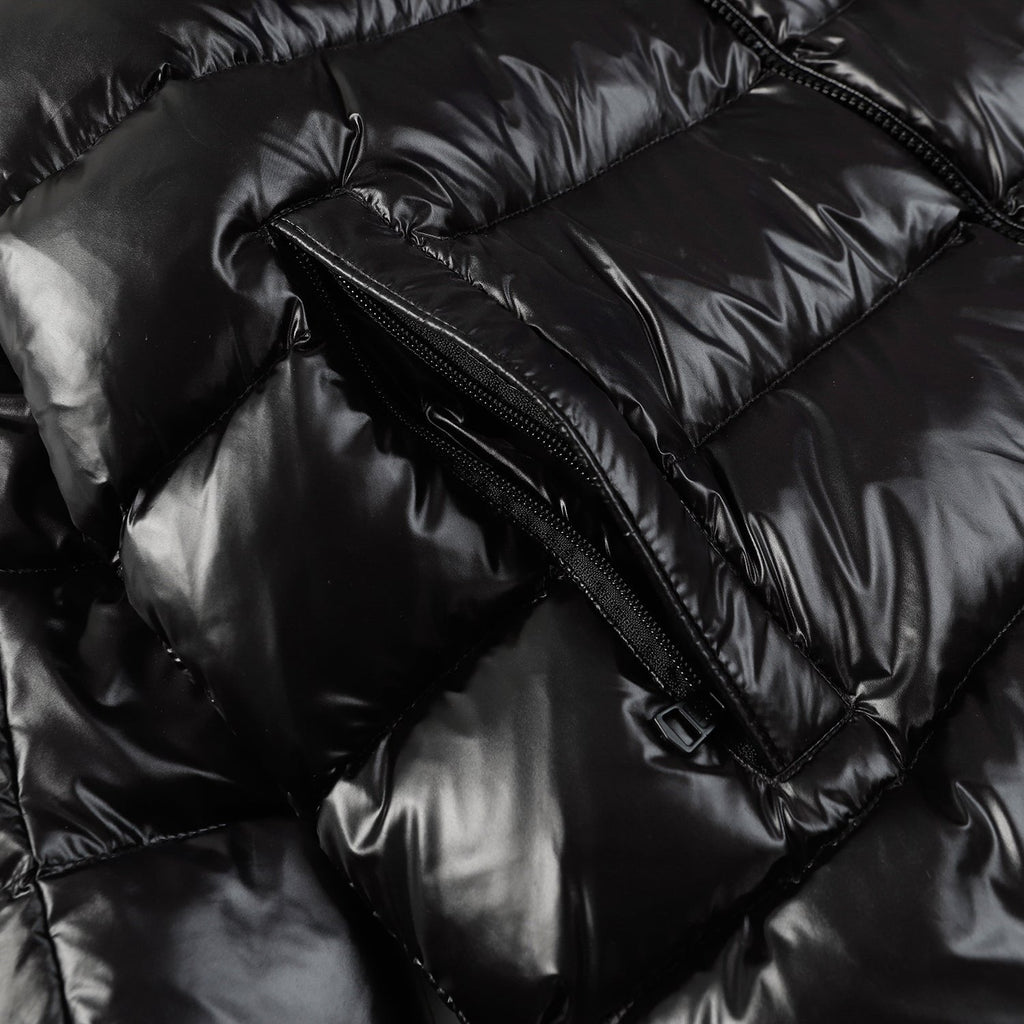 Exklusive Moncler Monogramm Kapuzenjacke: Luxuriöser Stil für Herren und Damen