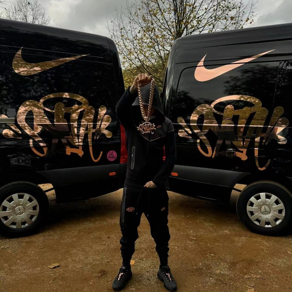 Syna Tech Schwarzer Trainingsanzug: Modern, Bequem, Stilvoll für Streetwear-Fans