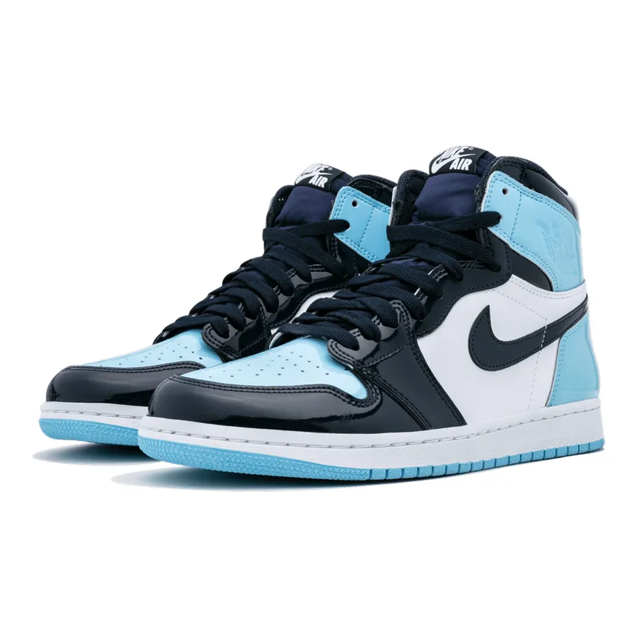 AIR JORDAN 1 HIGH OG WMNS „UNC Patent Leather“: Glänzender Retro Sneaker für Damen
