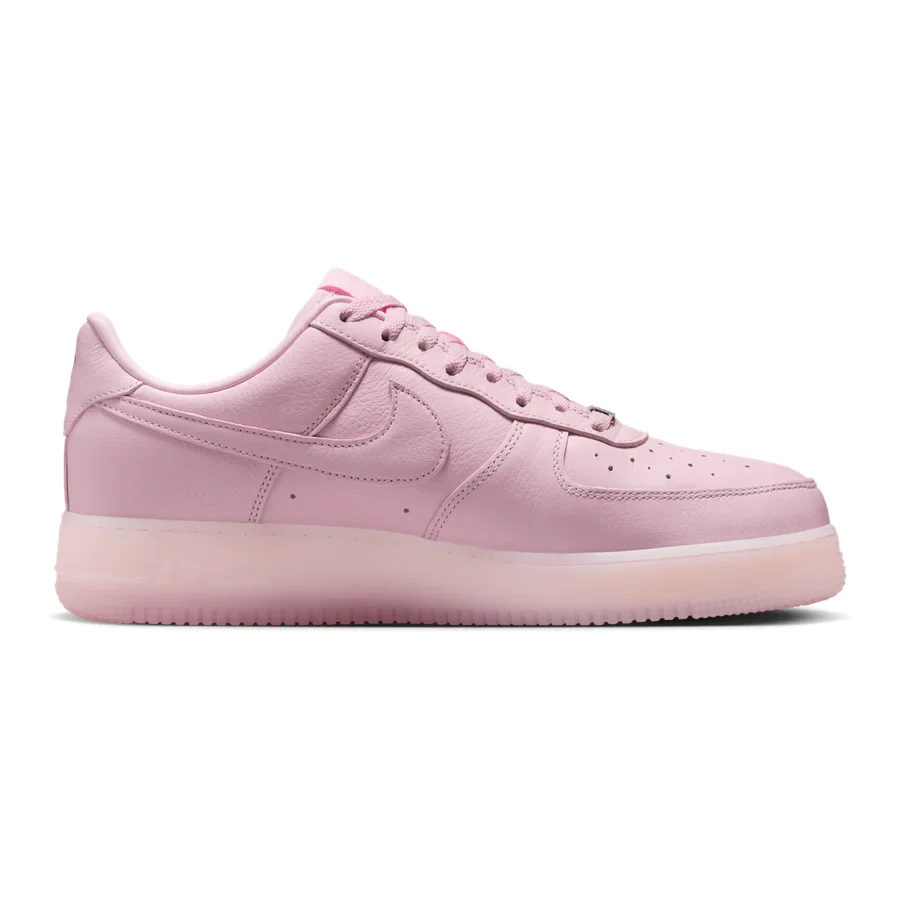 Nike Air Force 1 Low Drake NOCTA Pink Foam Leder-Sneaker – Liebevolle Herz-Details
