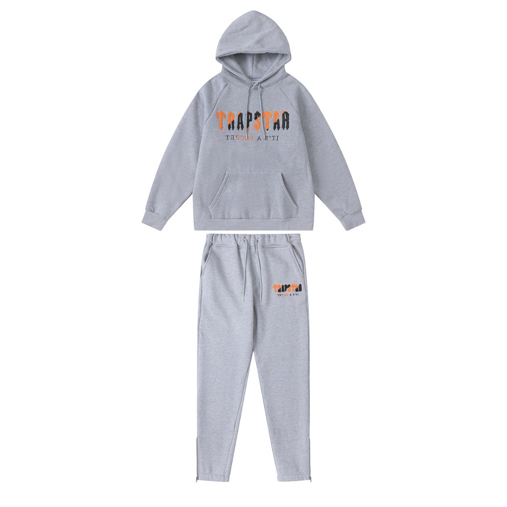 Trapstar Decoded Grau Orange Chenille Trainingsanzug – Ultimativer Streetwear Komfort Set